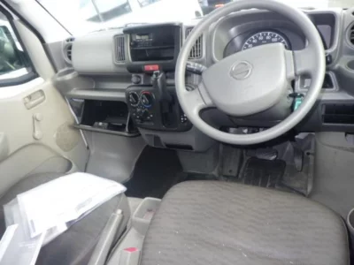 NISSAN CLIPPER VAN