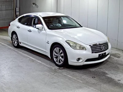 NISSAN FUGA