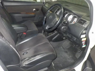 NISSAN TIIDA