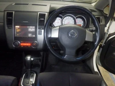 NISSAN TIIDA