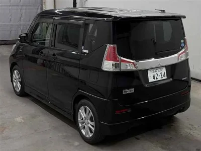 MITSUBISHI DELICA D2