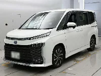 Цена авто Toyota Voxy с аукционов Японии, номер кузова ZWR90W, пробег 26 000, оценка 8
