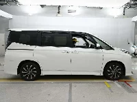 Цена авто Toyota Voxy с аукционов Японии, номер кузова ZWR90W, пробег 26 000, оценка 8