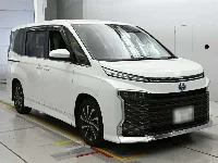 Цена авто Toyota Voxy с аукционов Японии, номер кузова ZWR90W, пробег 26 000, оценка 8