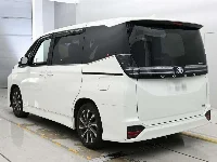 Цена авто Toyota Voxy с аукционов Японии, номер кузова ZWR90W, пробег 26 000, оценка 8