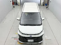 Цена авто Toyota Voxy с аукционов Японии, номер кузова ZWR90W, пробег 26 000, оценка 8