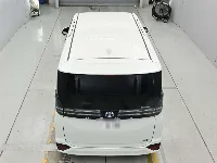 Цена авто Toyota Voxy с аукционов Японии, номер кузова ZWR90W, пробег 26 000, оценка 8