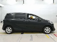 Цена авто Toyota Sienta с аукционов Японии, номер кузова NHP170G, пробег 32 000, оценка 3