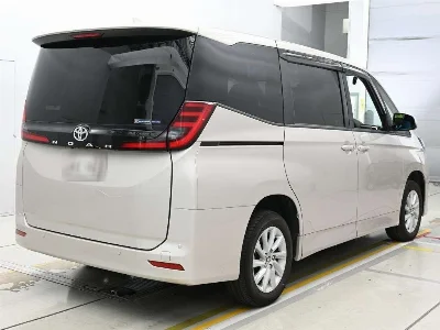 TOYOTA NOAH