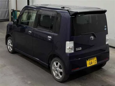 TOYOTA PIXIS SPACE