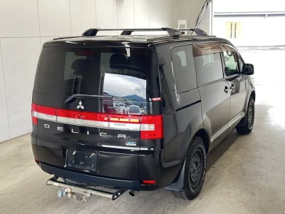 MITSUBISHI DELICA D5