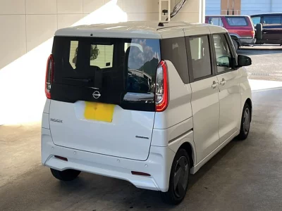 NISSAN ROOX