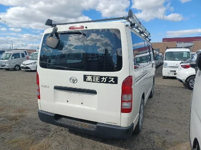 TOYOTA HIACE VAN