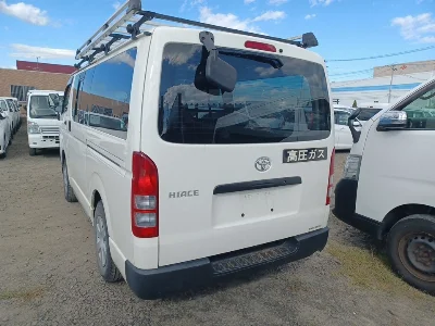 TOYOTA HIACE VAN