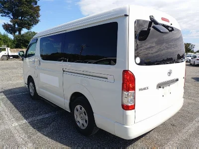 TOYOTA HIACE
