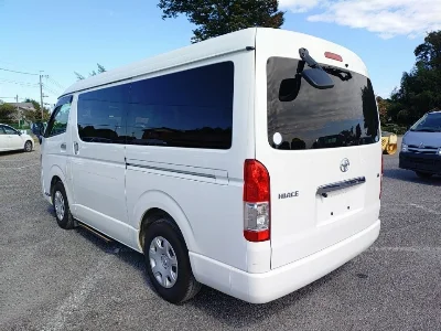 TOYOTA HIACE
