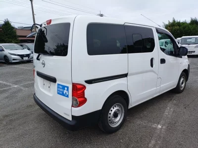 NISSAN NV200