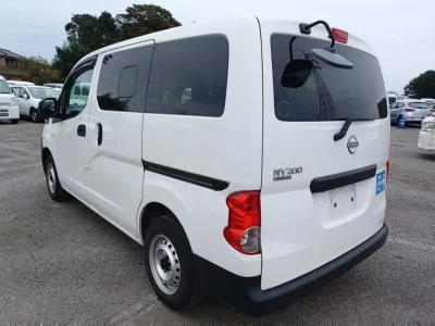NISSAN NV200