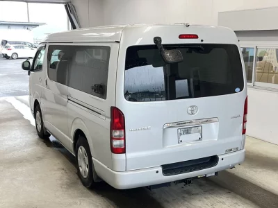 TOYOTA REGIUS VAN