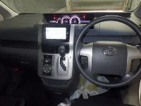 Цена авто Toyota Voxy с аукционов Японии, номер кузова ZRR70W, пробег 127 000, оценка 8