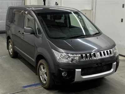 MITSUBISHI DELICA D5