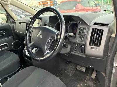 MITSUBISHI DELICA D5