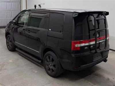 MITSUBISHI DELICA D5