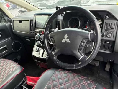 MITSUBISHI DELICA D5