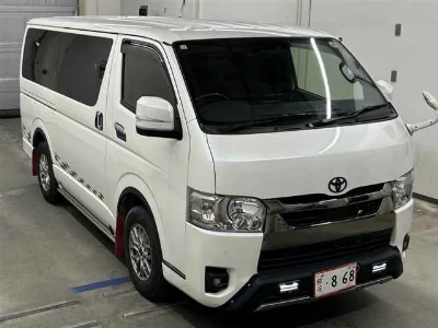 TOYOTA HIACE VAN