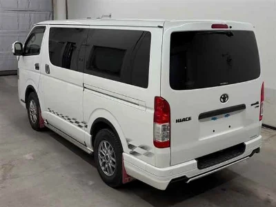 TOYOTA HIACE VAN
