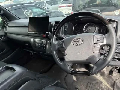 TOYOTA HIACE VAN