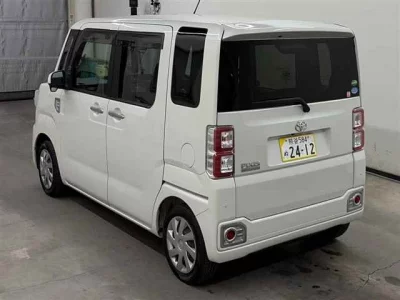 TOYOTA PIXIS MEGA