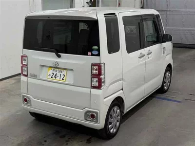 TOYOTA PIXIS MEGA