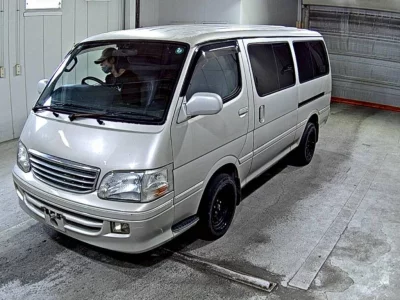 TOYOTA HIACE
