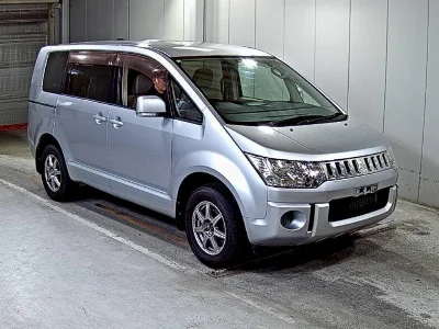 MITSUBISHI DELICA D5