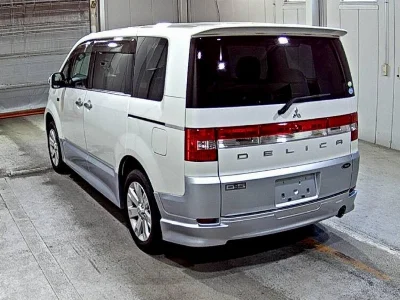 MITSUBISHI DELICA D5