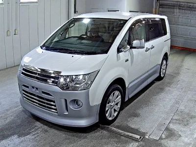MITSUBISHI DELICA D5