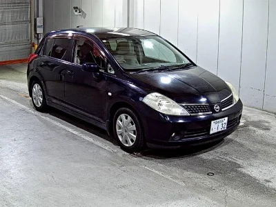 NISSAN TIIDA