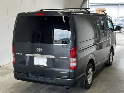 TOYOTA HIACE VAN
