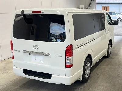 TOYOTA HIACE VAN