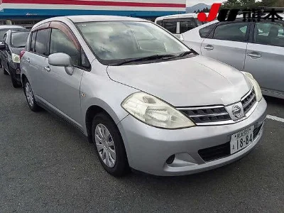 NISSAN TIIDA