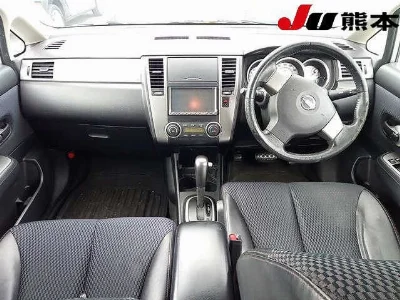 NISSAN TIIDA