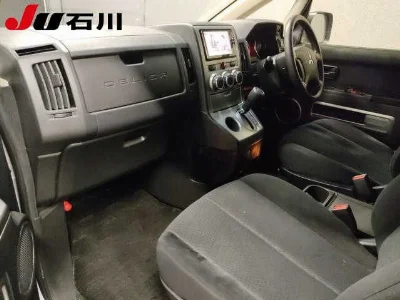 MITSUBISHI DELICA D5