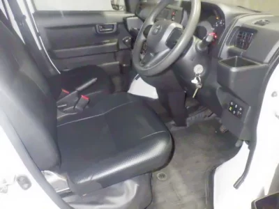 TOYOTA PIXIS VAN
