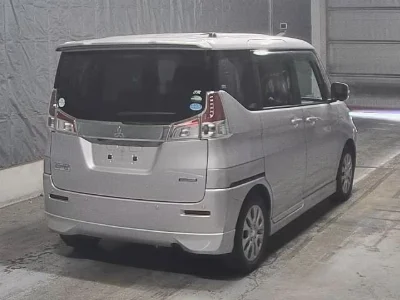 MITSUBISHI DELICA D2