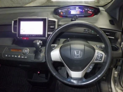 HONDA FREED SPIKE