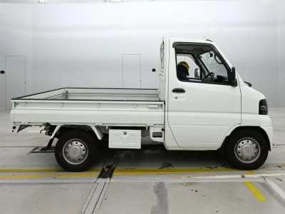 NISSAN CLIPPER TRUCK