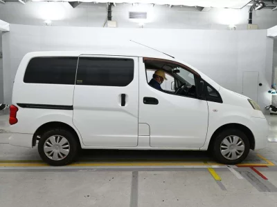 NISSAN NV200