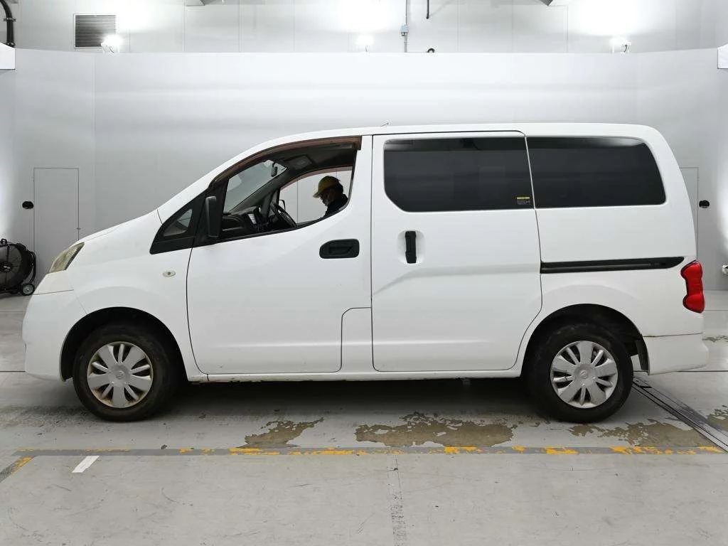 NISSAN NV200