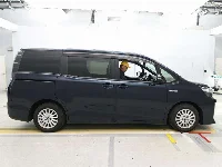 Цена авто Toyota Voxy с аукционов Японии, номер кузова ZWR80G, пробег 195 000, оценка 2